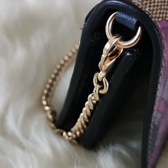 Beautiful NWOT Coach FloralSignature Leather Wallet With Chain 💜🤎🎁
